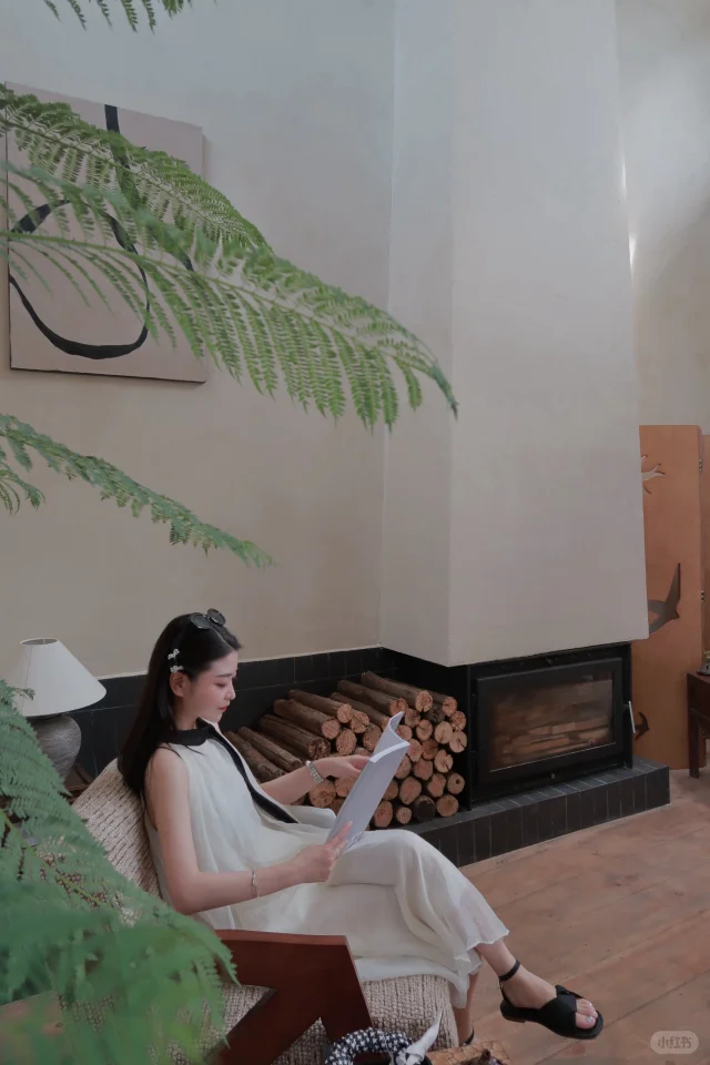 A beautifully curated corner inside Huijian Too Meet, a quiet courtyard cafe in Shifang.